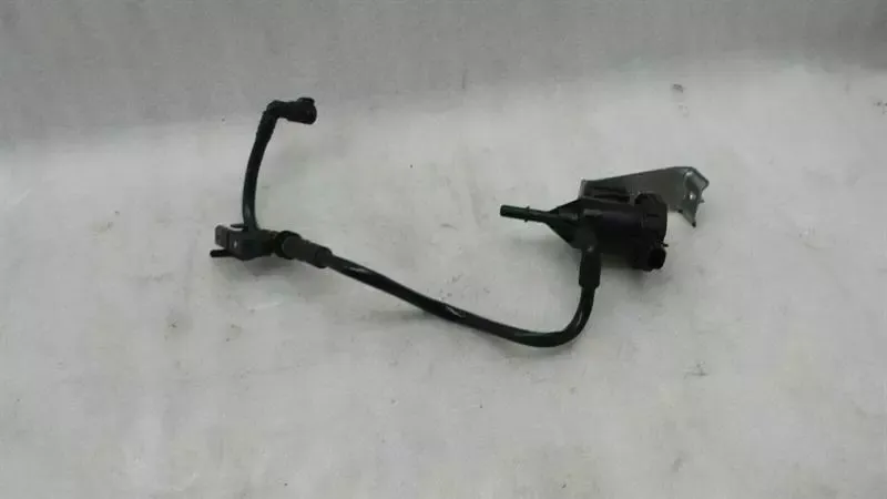 Mercedes GLA X156 Purge Valve A0014760532 Valve M270 2.0T