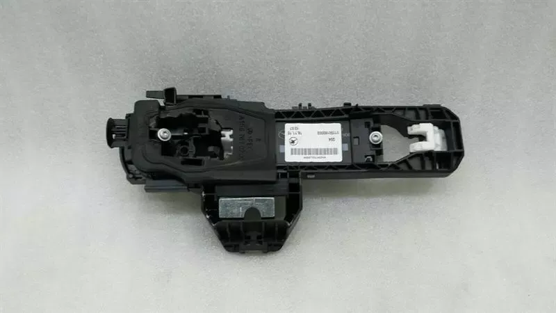 Mercedes GLA X156 right door handle carrier A2047601800 door handle holder right