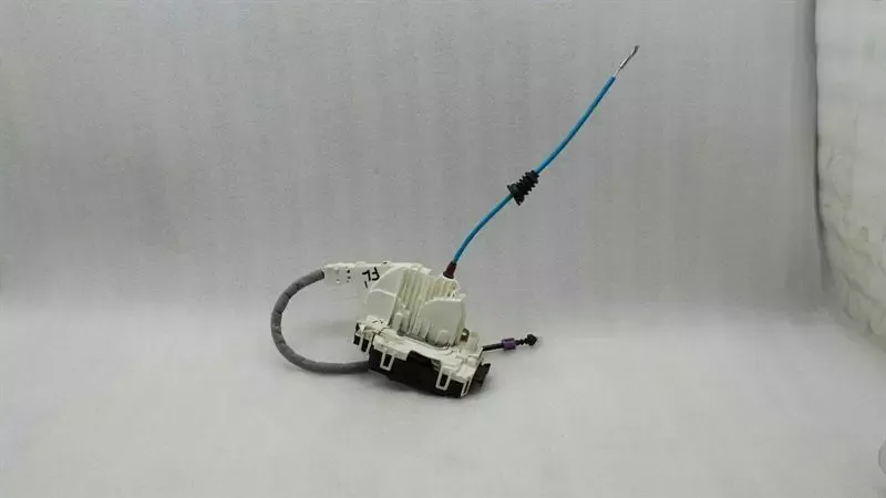 Mercedes GLA X156 front left door lock A1667200135 door lock front left