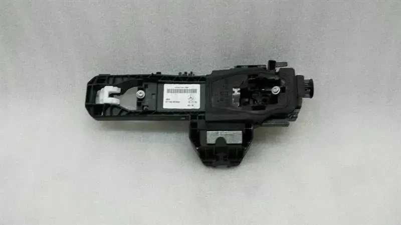 Mercedes GLA X156 left door handle carrier A2047601700 door handle holder left