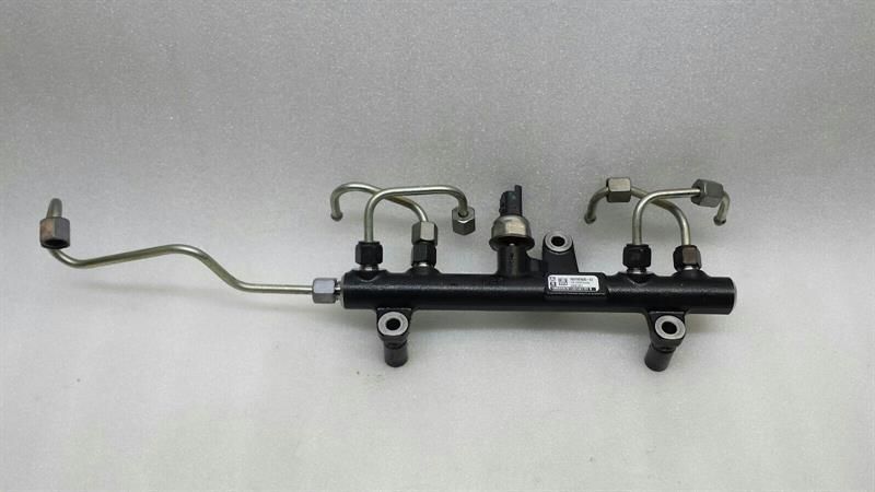 Citroen C5 2013 2.0d Fuel Rail 9681909680 Fuel Injection System Fuel Distributor