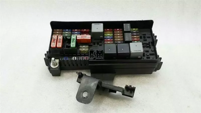 Mercedes R Class W251 Fuse Box A1645400272 Fuse Box