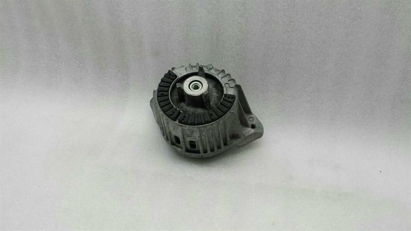 Mercedes E Class W212 250CGI Engine Mount A2122407217 Engine Mount