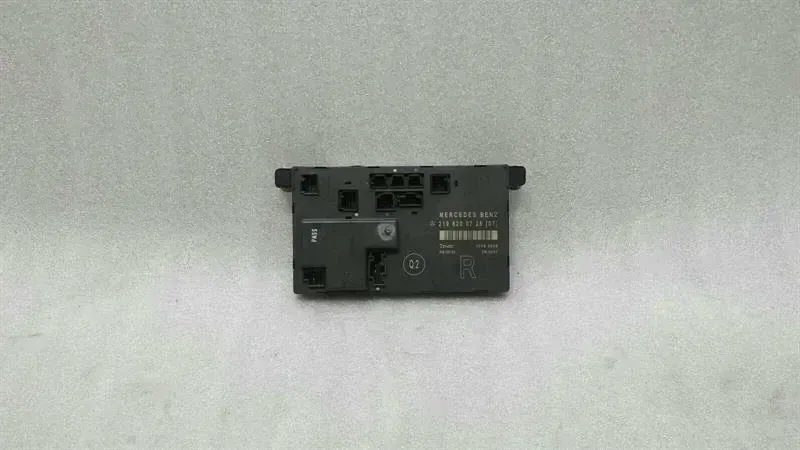 Mercedes CLS W219 front right door module A2198200726 door control unit front RE