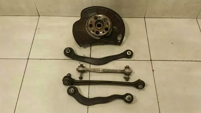 Mercedes W216 W221 S65 Left Rear Hub A2213504708 Wheel Bearing Housing Rear Left