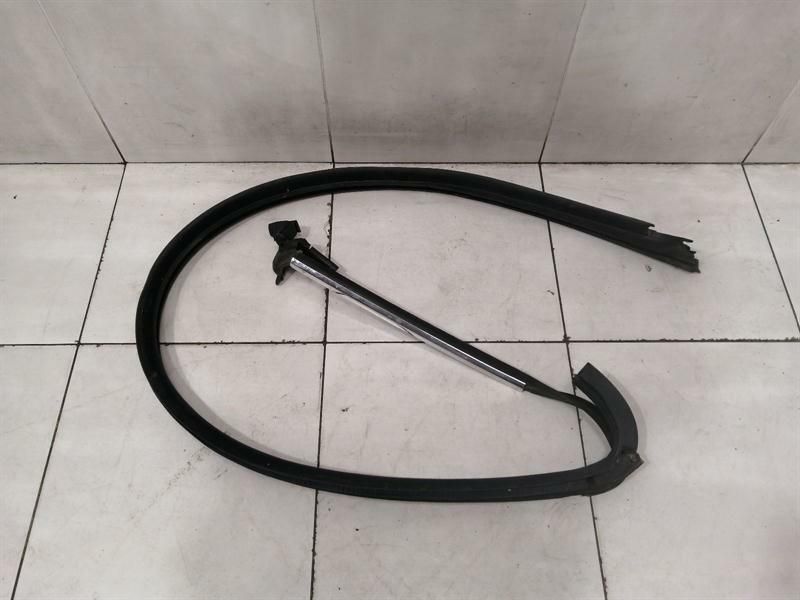 Bentley Continental GT W12 Left Door Seal 3W8867367 Left Door Seals