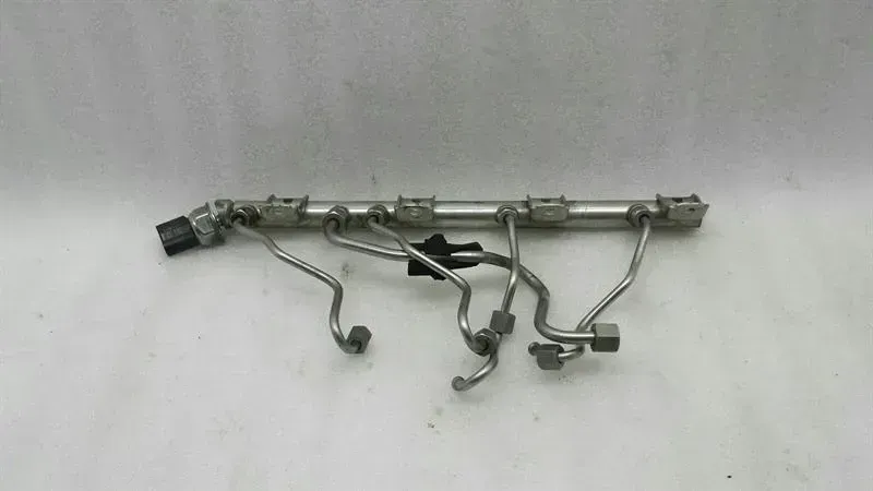 BMW 5 Series F07 GT Fuel Rail 7547600 Fuel Injection Moulding Pipe Distributor CYL 5-8