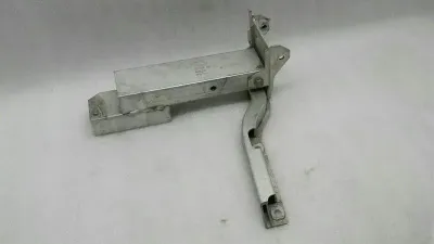 BMW Серия 7 F01 Деформиращ елемент отляво 51117903817 Лява скоба на радиатора