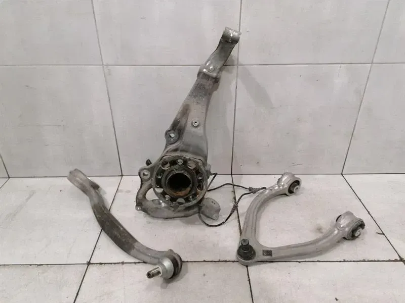 Mercedes S-Class W222 Right Front Hub A2223322001 Wheel Bearing Housing Front Right