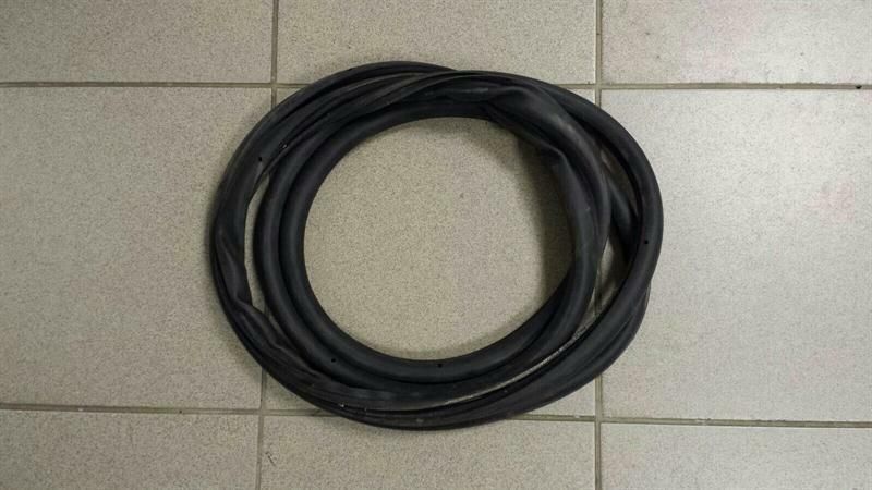 VOLKSWAGEN TOUAREG 7L FLH door seal 7L0837865A door gaskets front left