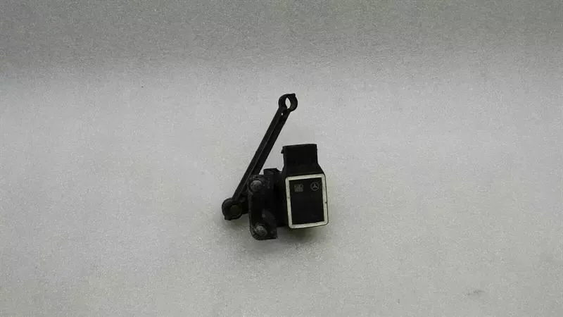 Mercedes CLS W219 suspension level sensor A0105427717 level regulation xenon