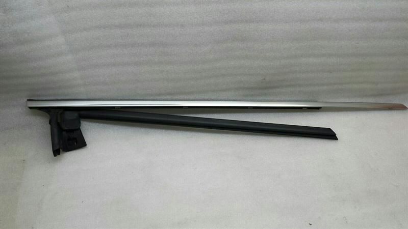 Mercedes CLS W219 FRH Door Chrome Strip A2197250665 Tray Front Right