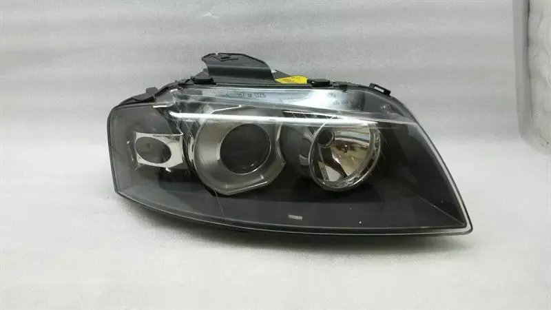Audi A3 S3 8P Right Headlamp Headlight Right Xenon