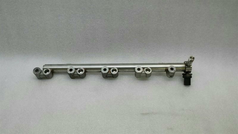Land Rover Evoque Fuel Rail LR025853 Fuel Injection Moulding Pipe Manifold