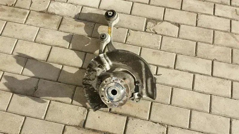 BMW 5 Series E60 M5 Wheel Bearing Housing Knuckle Front Right 2282880 Front Right Hub