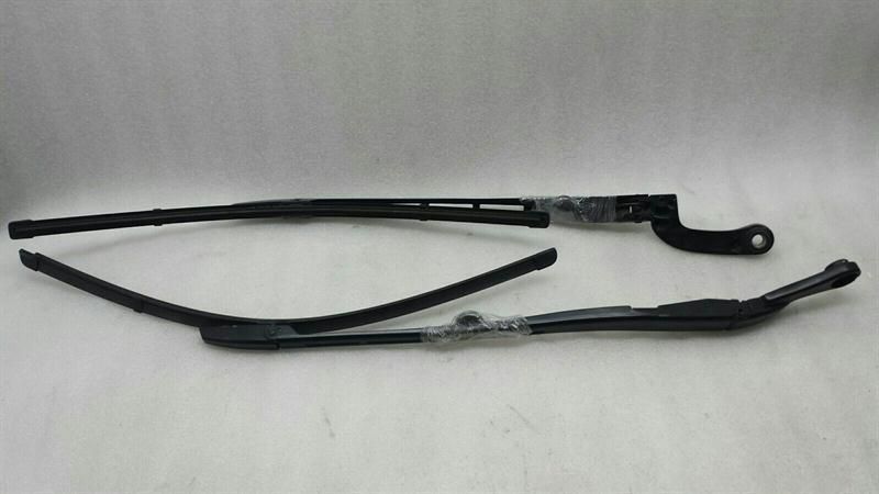 Audi RS4 8H B7 RHD Wiper Arm Set Kit 8H2955407A Right Handlebar