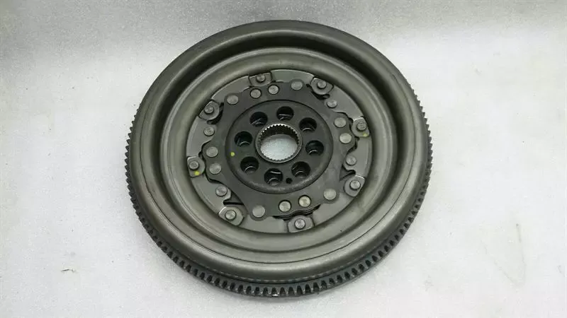 Audi Volkswagen GTI CCZ DSG Flywheel 06J105266AE Flywheel 2.0 TSI