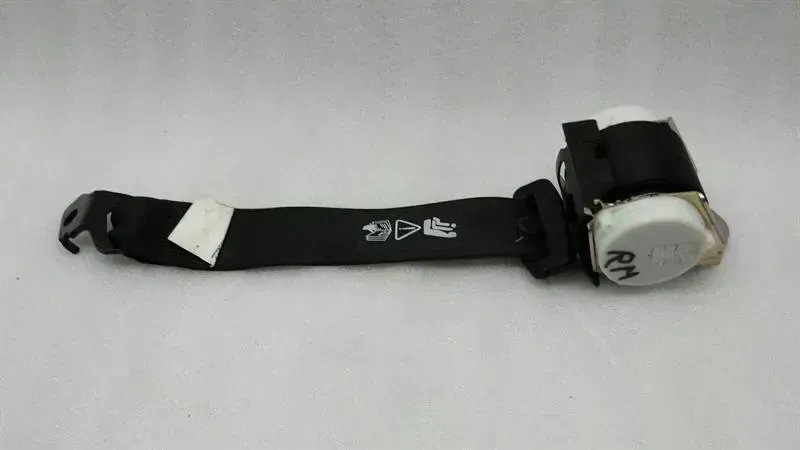 BMW 5 Series E60 M5 seat belt rear center 7065850 rear seat belt