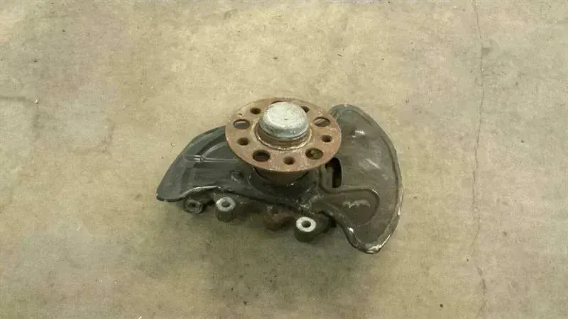 Mercedes C Class W204 Left Front Hub A2043320101 Wheel Bearing Housing Front Left VL.