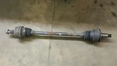 Mercedes W204 2.0 D задна лява полуоска A2043502110 задна лява полуоска