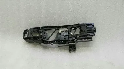 Mercedes C Class W205 FLH roktura turētājs A0997602100 durvju roktura turētājs priekšējais kreisais