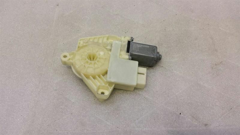 Volkswagen Golf GTD RRH door window motor 5Q4959812A window regulator motor rear RE