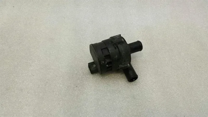 Mercedes C Class W205 Additional Cooling Pump A2118350364 Coolant Pump Pump