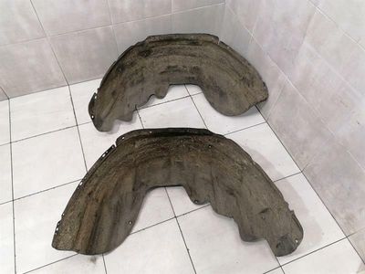SRT8 GRAND CHEROKEE WK2 MK4 WHEEL ARCH LINER 57010711AK RITEŅA ARKAS VĀGS aizmugurē