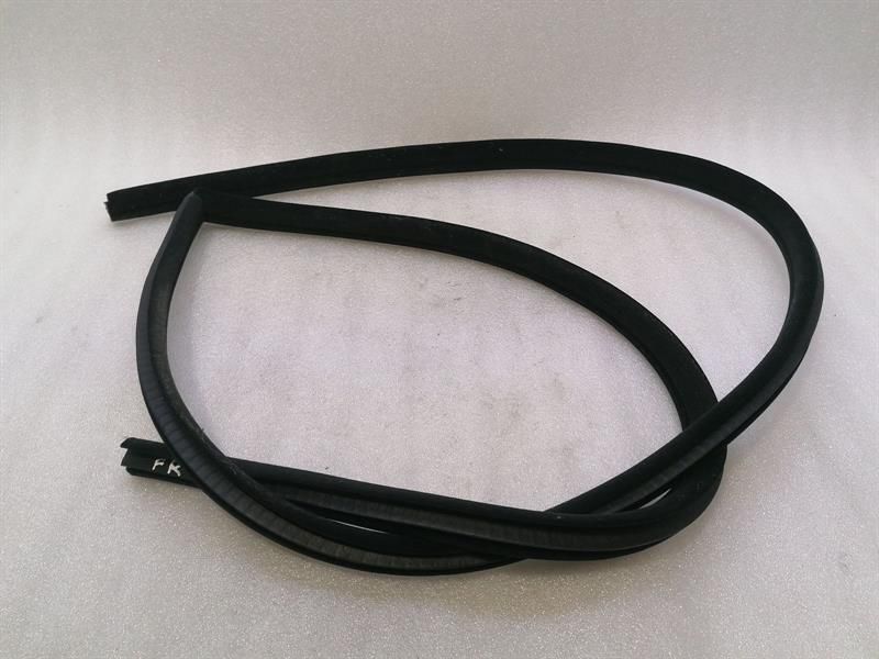 ROLLS ROYCE PHANTOM MK7 FRH Door Seal 51727114886 Door Seals Front Right