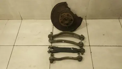 Mercedes C63 W204 Left Rear Hub A2043503108 Wheel Bearing Housing Rear Left