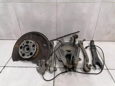 Mercedes C63 AMG W204 Left Rear Hub A2043501341 Wheel Bearing Housing Rear Left