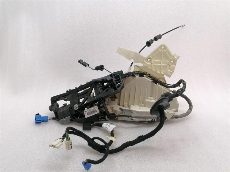 Mercedes S-class W221 rear right door lock A2217304435 door lock rear re