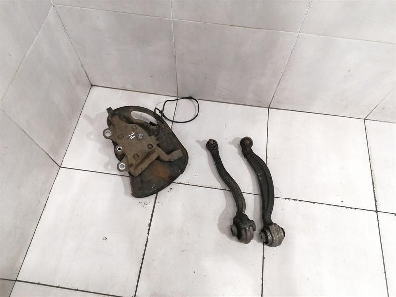 Mercedes C Class W204 C63 AMG Left Front Hub A2043321901 Wheel Bearing Housing Front L