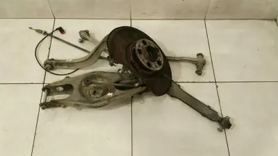 Mercedes C63 AMG W204 Right Rear Hub A2043503208 Wheel Bearing Housing Rear RE Set