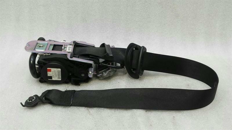 Mercedes C Class W204 Front Seat Belt A2048602586 Seat Belt Front Left