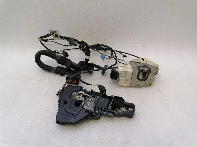 Mercedes ML W164 door lock A1647302735 door lock rear Li keyless