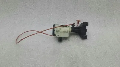 Mercedes R63 AMG W251 Siłownik klapki wlewu paliwa A2518200197 Siłownik klapki wlewu paliwa