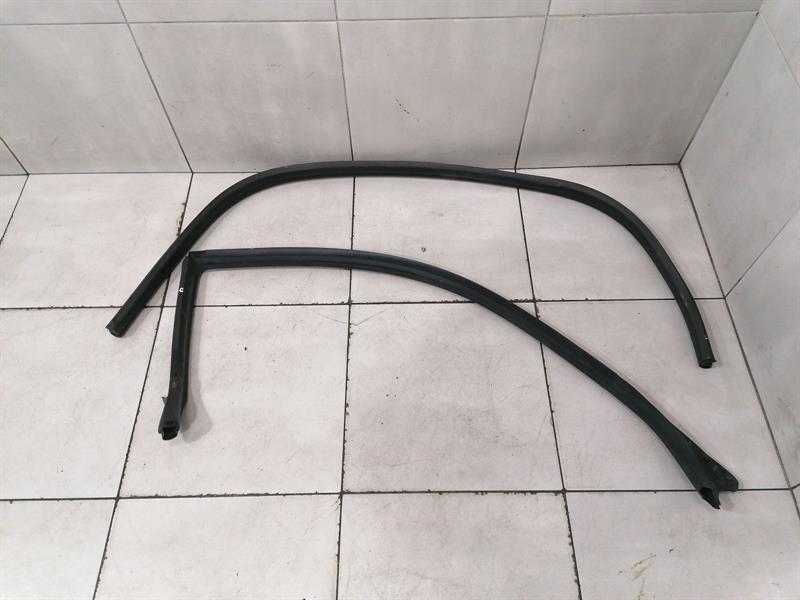 Ferrari F12 BERLINETTA F152 Right Door Seal 83370000 Door Seals Right