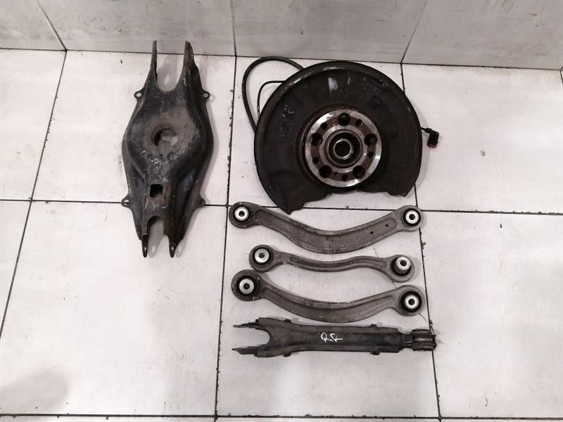 Mercedes C63 W204 Right Rear Hub Set A2043501441 Wheel Bearing Housing Rear Right