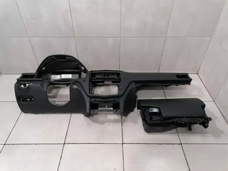 MERCEDES C Class W204 LHD Dashboard A2046800287 Dashboard 9F45 08-11