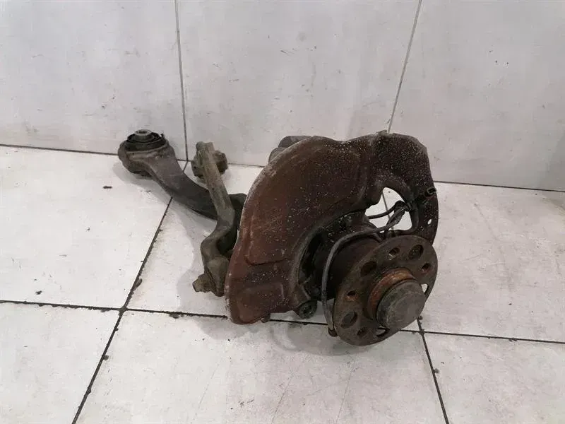 Mercedes E Class W212 Left Front Hub A2123300120 Wheel Bearing Housing Front Left