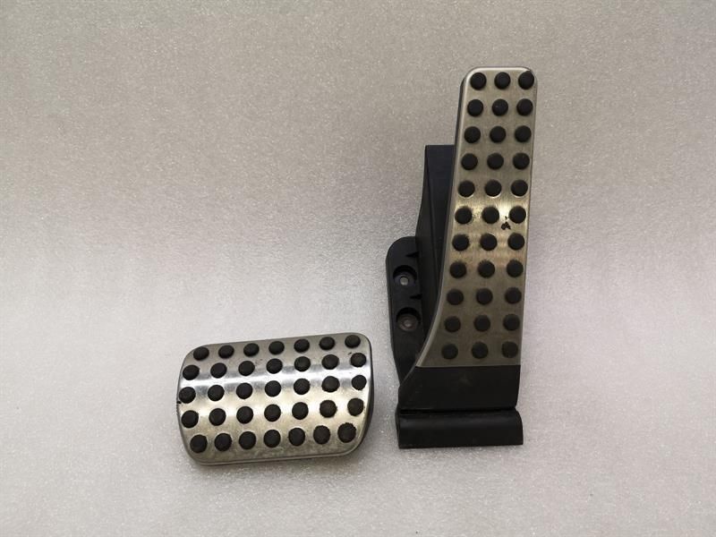 Mercedes C Class W204 Gas Pedal (Electrical) A2043000200 Accelerator Pedal