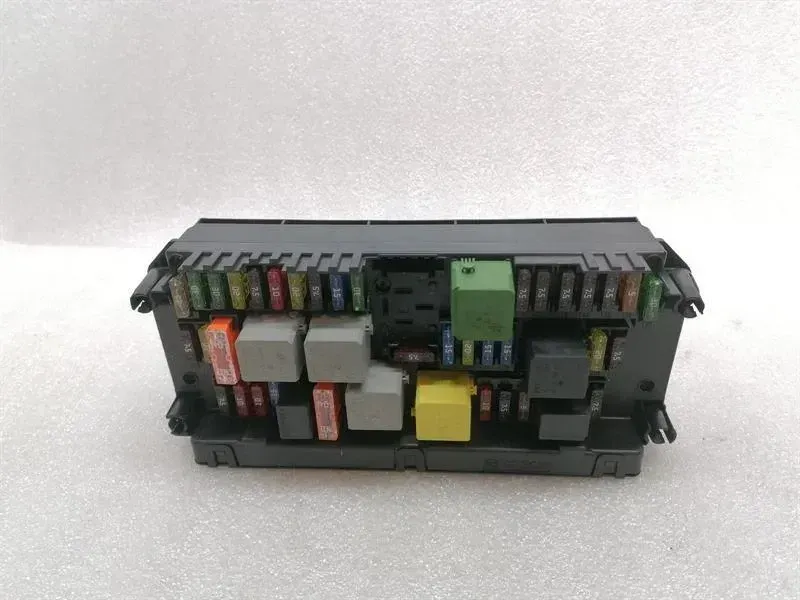 Mercedes C Class W204 Fuse Box A2129005722 Fuse Box SAM