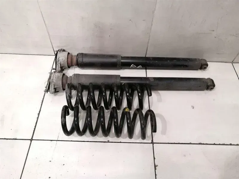 Mercedes C63 AMG Rear Set W204 Shock Absorber A2043201231 Rear Shock Absorber V8