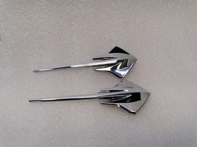 CHEVROLET CORVETTE C7 22797876 STINGRAY BADGE) KOMPLEKTS NO 2