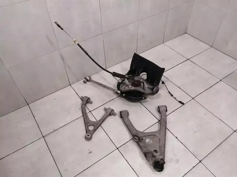 Chevrolet Corvette C7 Right Rear Hub 84506881 Wheel Bearing Case Rear Right