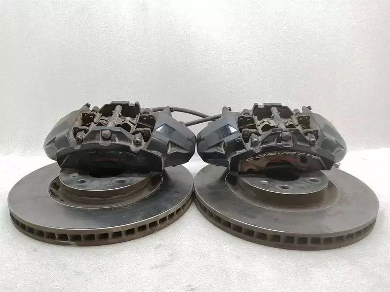 Chevrolet Corvette C8 brake caliper front set 84733235 brake caliper front set