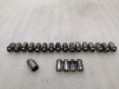 Zestaw nakrętek zabezpieczających koła do Chevroleta Corvette C7