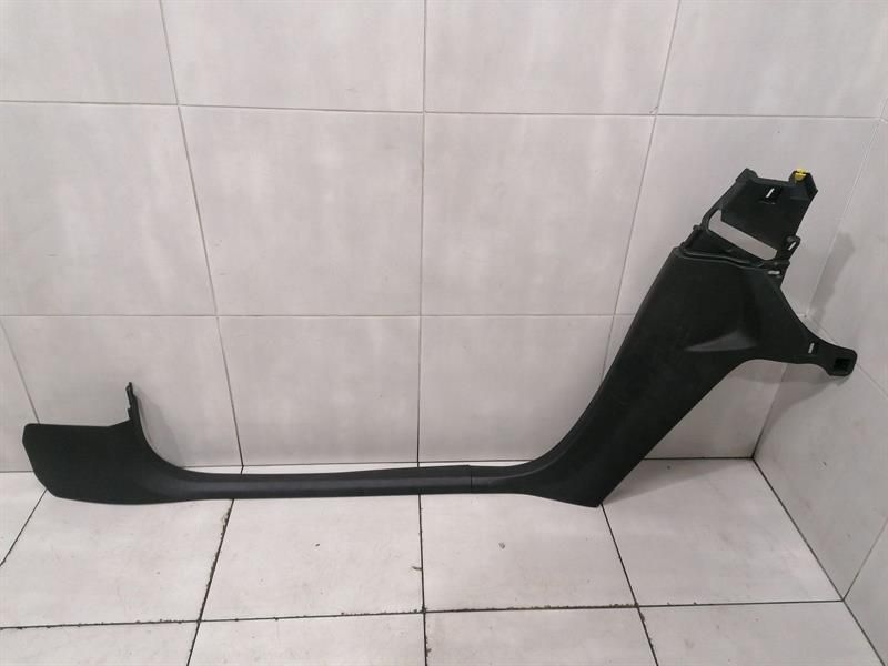 CHEVROLET CORVETTE C7 23473046 RIGHT COVER RIGHT CHAIR PLATE