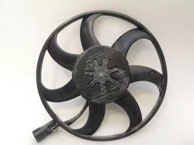 CHEVROLET CORVETTE C7 Охлаждащ вентилатор 84486698 LUEFTER Част от монтажа с дефект